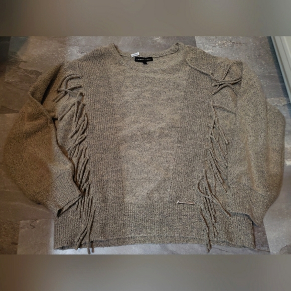 NWOT Adrienne Vittadini greyish tan sweater. Fringe. Size L. Boho. - Picture 2 of 12